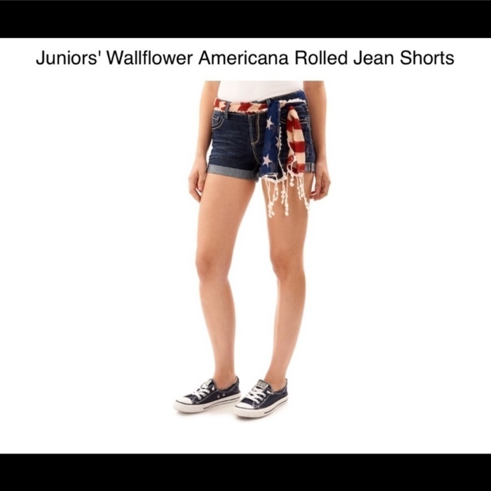 Juniors wallflower Americana roll‎ cuff Shorts